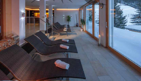 Wellnessbereich mit Traumsicht in Faschina am Faschinajoch
