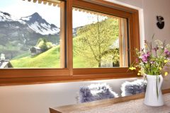 Traumsicht-Faschinajoch-Essbereich-Ausblick-Glatthorn-scaled